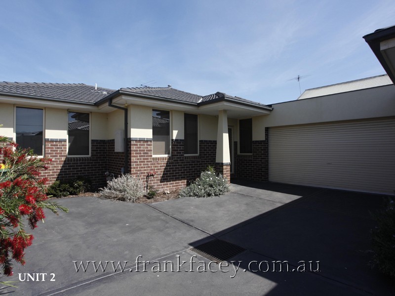 1 & 2/5 Railway Avenue, Beaconsfield VIC 3807