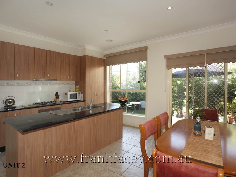 1 & 2/5 Railway Avenue, Beaconsfield VIC 3807