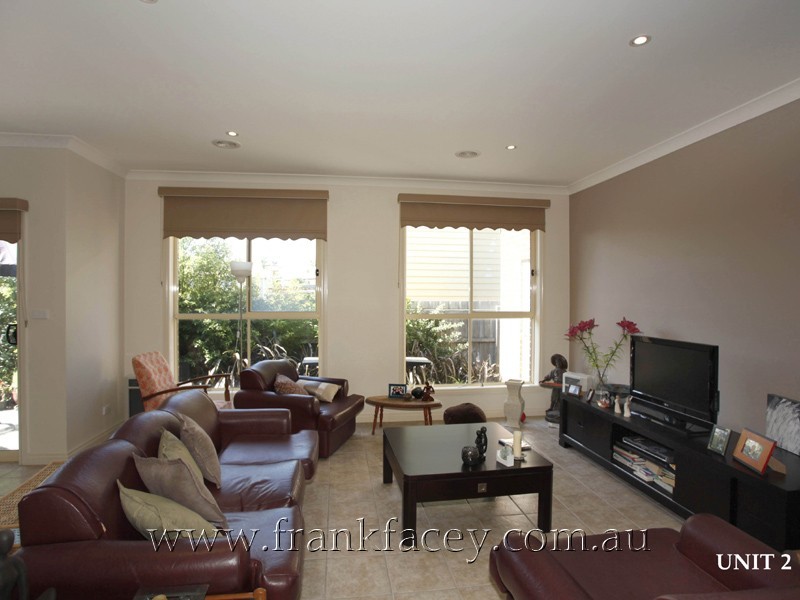 1 & 2/5 Railway Avenue, Beaconsfield VIC 3807