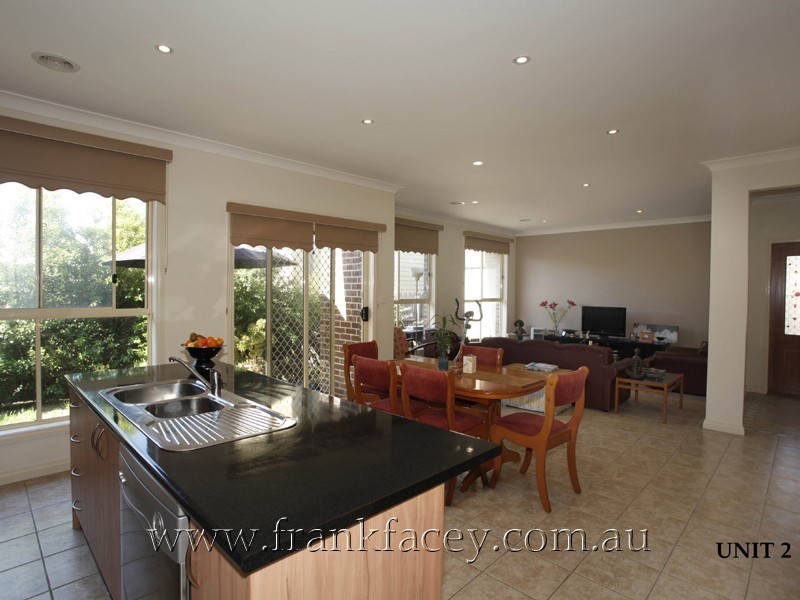 1 & 2/5 Railway Avenue, Beaconsfield VIC 3807