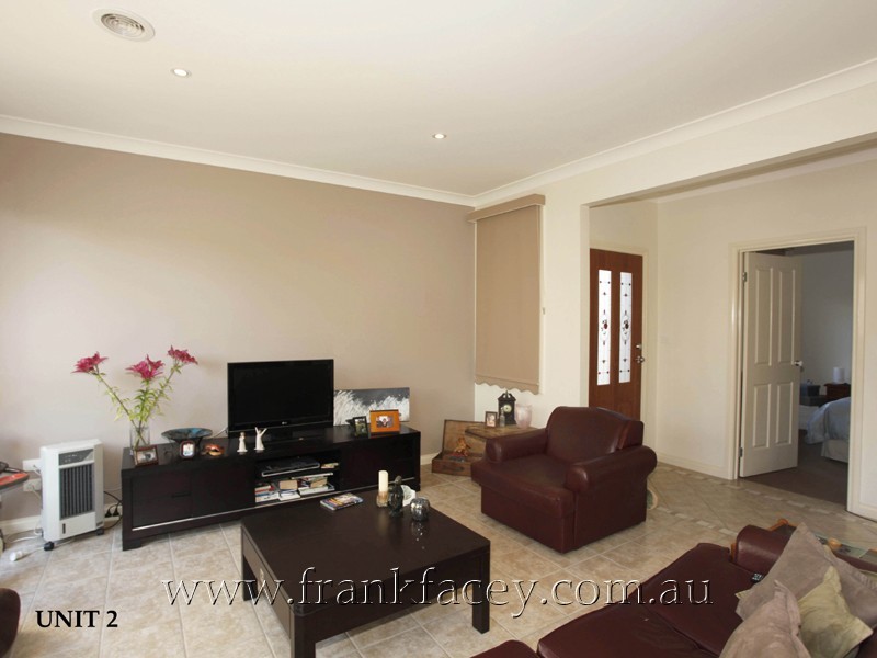 1 & 2/5 Railway Avenue, Beaconsfield VIC 3807