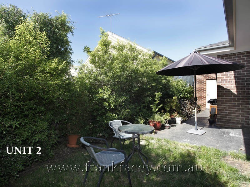 1 & 2/5 Railway Avenue, Beaconsfield VIC 3807