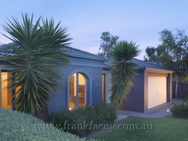 11 Mornington Grove, Berwick VIC 3806