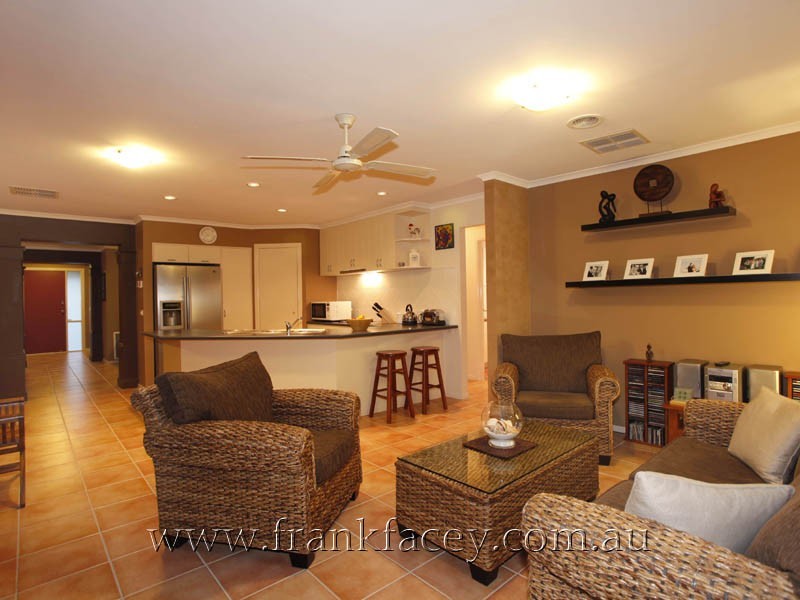 11 Mornington Grove, Berwick VIC 3806