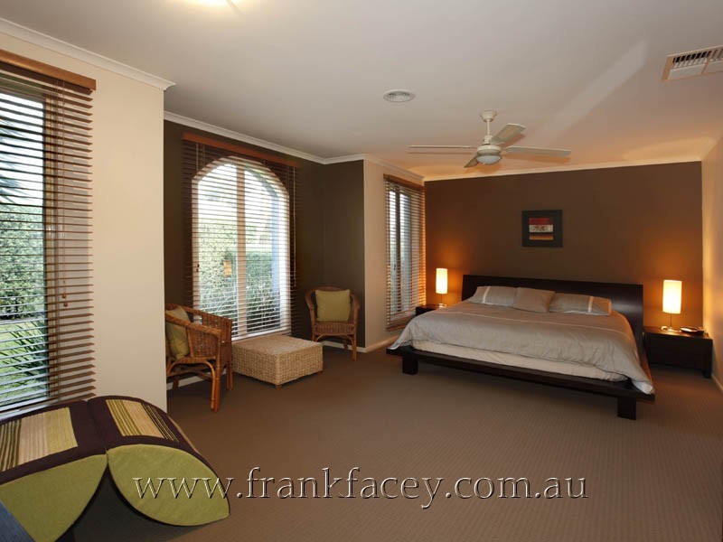 11 Mornington Grove, Berwick VIC 3806