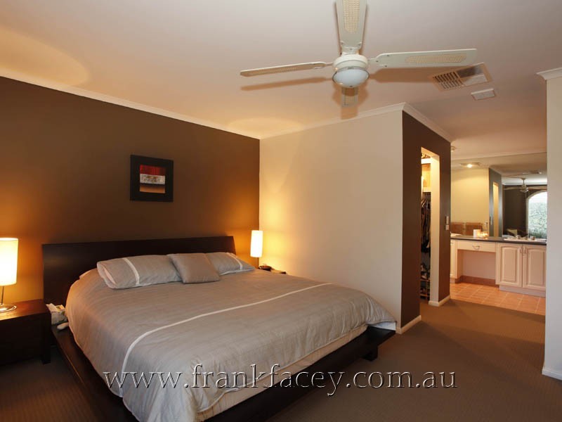 11 Mornington Grove, Berwick VIC 3806