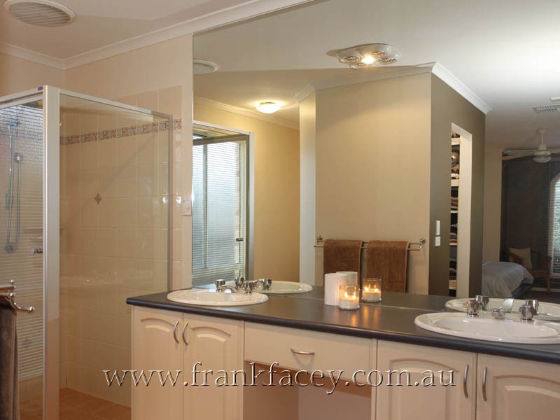 11 Mornington Grove, Berwick VIC 3806