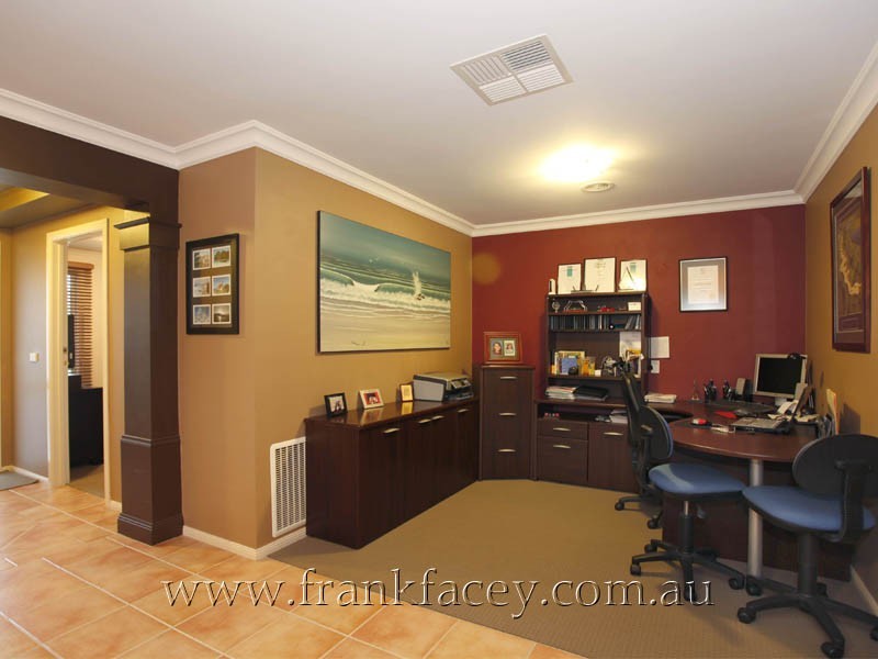 11 Mornington Grove, Berwick VIC 3806