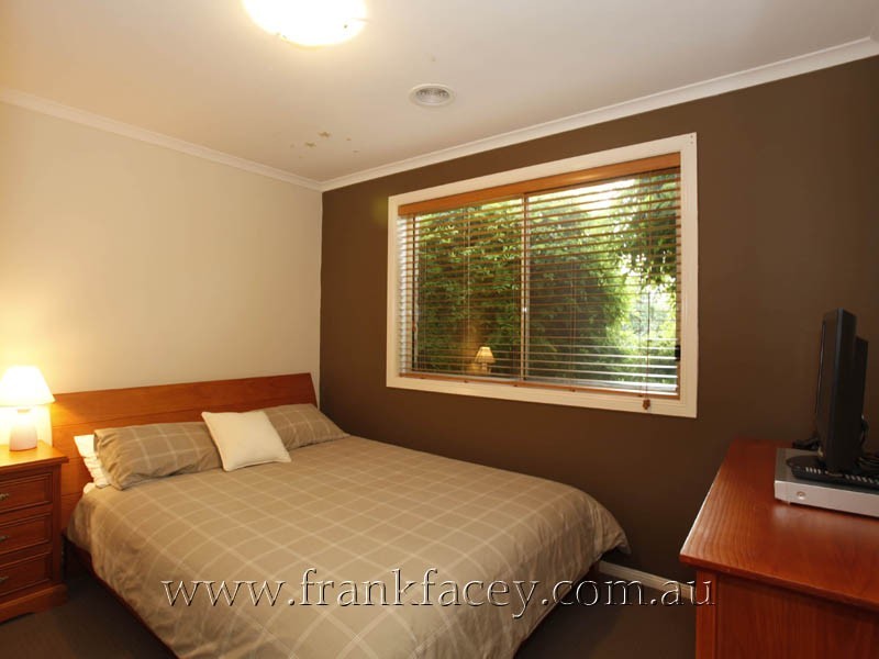 11 Mornington Grove, Berwick VIC 3806