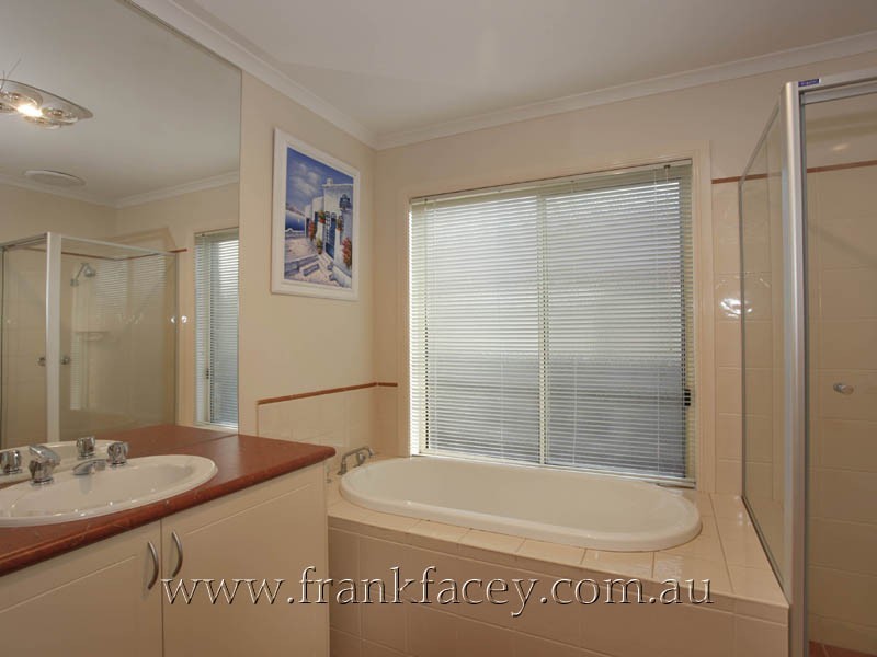 11 Mornington Grove, Berwick VIC 3806