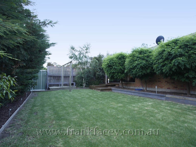 11 Mornington Grove, Berwick VIC 3806