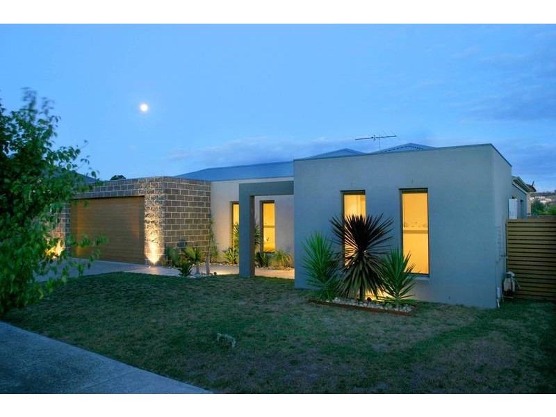 16 Lakeview Terrace, Beaconsfield VIC 3807