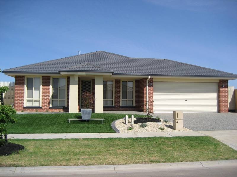 17 Black Caesar Drive, Cranbourne East VIC 3977