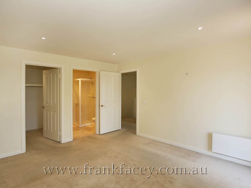 6/10 Parkhill Drive, Berwick VIC 3806