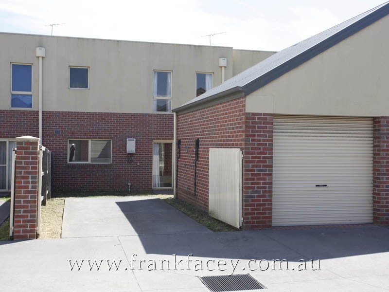 6/10 Parkhill Drive, Berwick VIC 3806