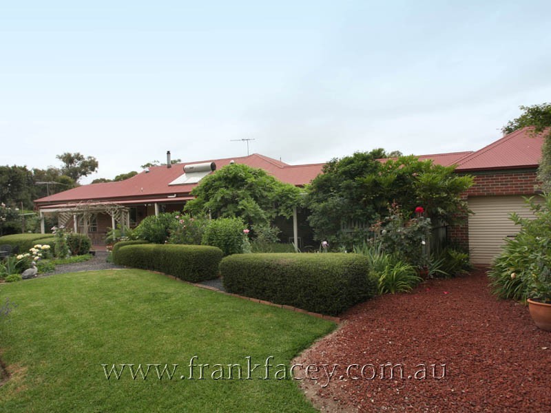 5 Corringham Road, Beaconsfield Upper VIC 3808