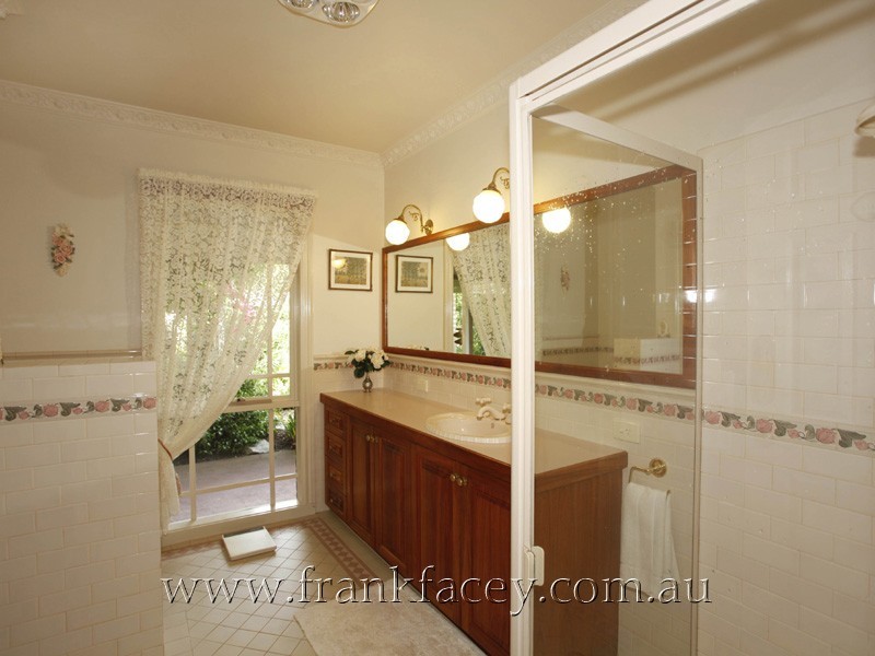 5 Corringham Road, Beaconsfield Upper VIC 3808