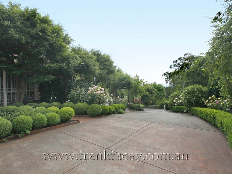 5 Corringham Road, Beaconsfield Upper VIC 3808