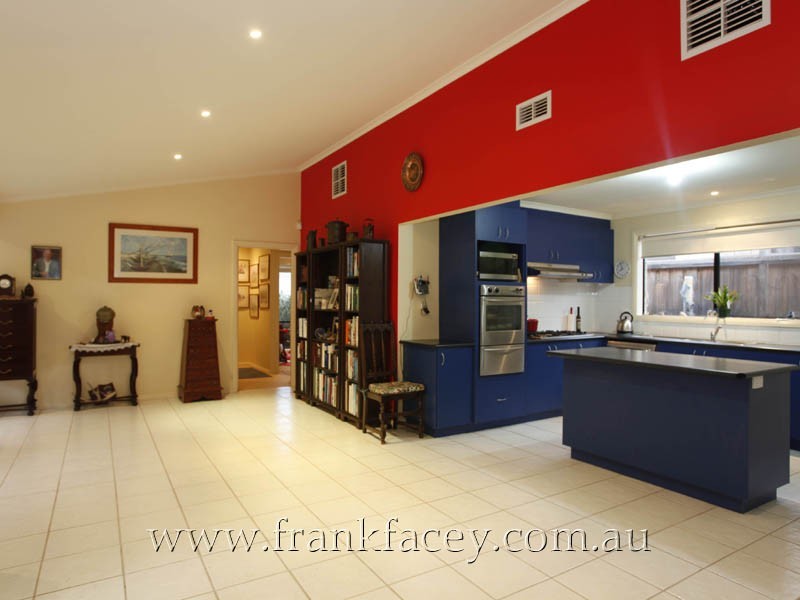 6 Petrel Place, Berwick VIC 3806