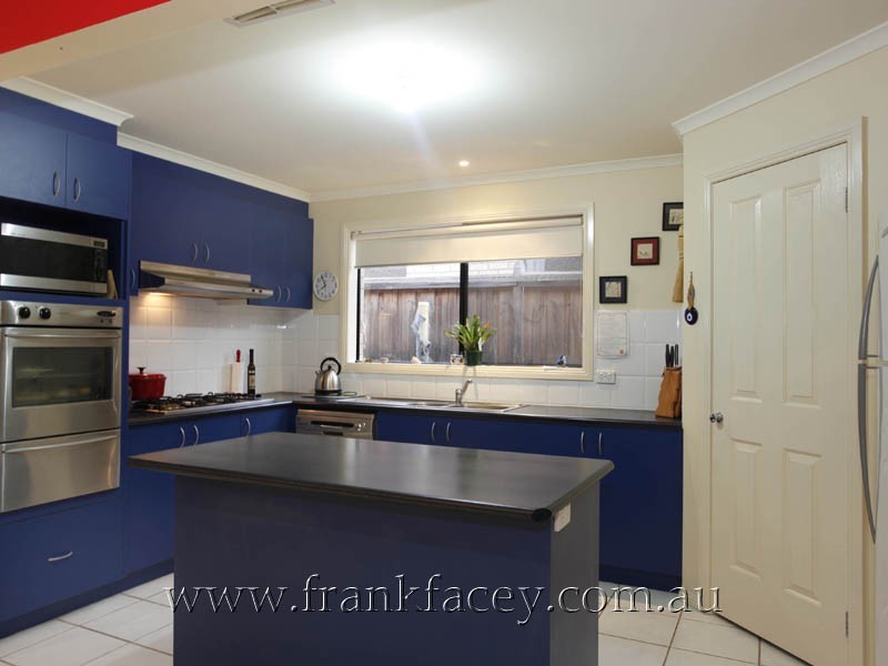 6 Petrel Place, Berwick VIC 3806