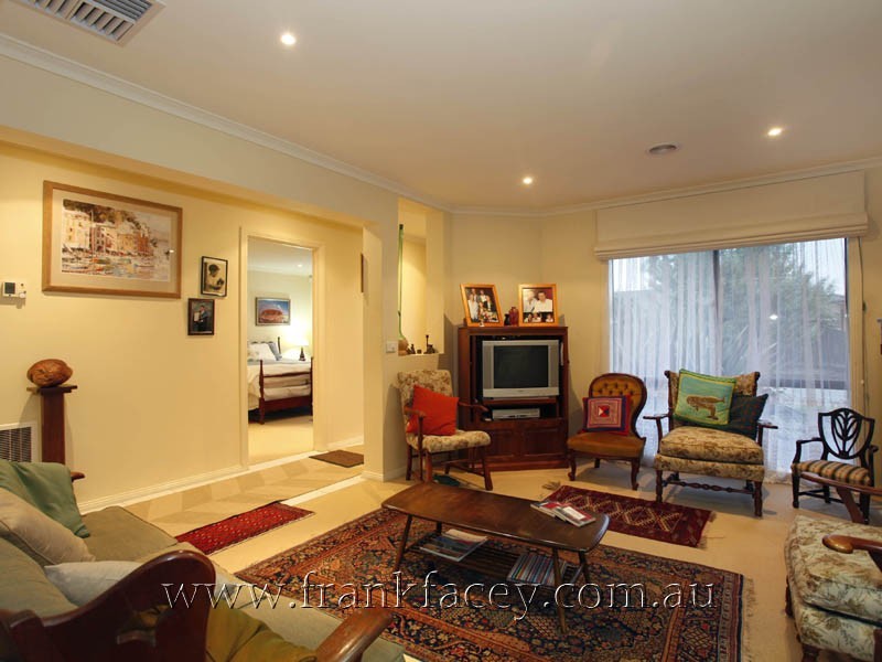 6 Petrel Place, Berwick VIC 3806