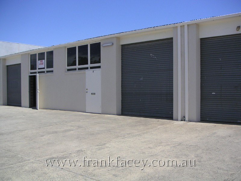 3,/1-5 Purton Road, Pakenham VIC 3810