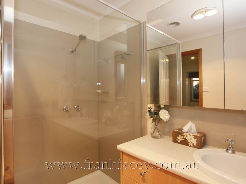 7 Sherman Court, Berwick VIC 3806