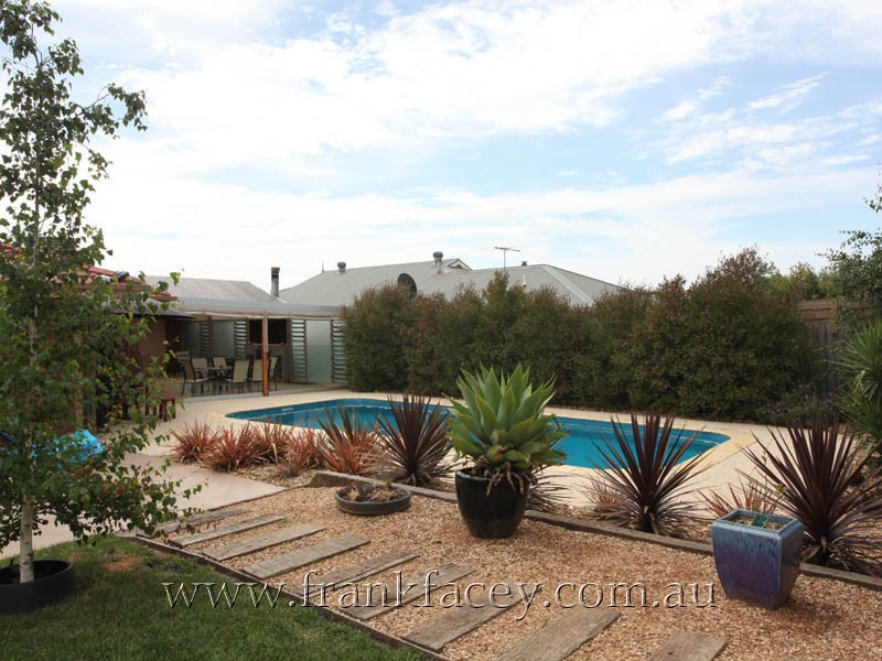 7 Sherman Court, Berwick VIC 3806