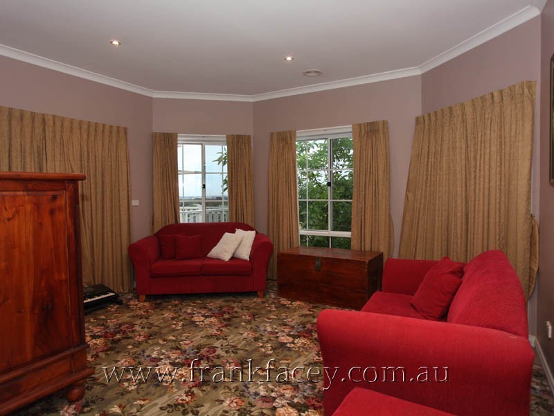 13 Yaldara Drive, Berwick VIC 3806