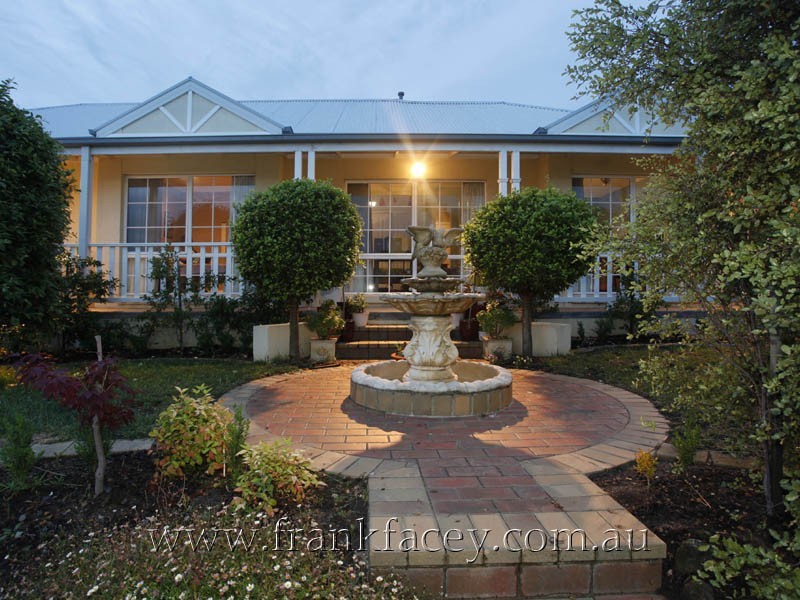 13 Yaldara Drive, Berwick VIC 3806