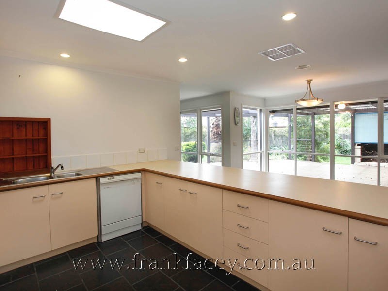 5 Kimberly Court, Berwick VIC 3806