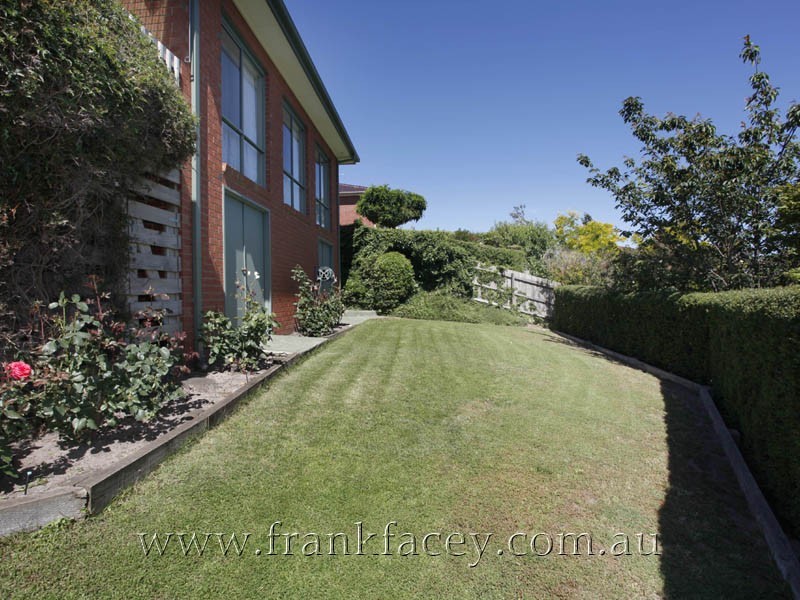 5 Renwarl Close, Berwick VIC 3806