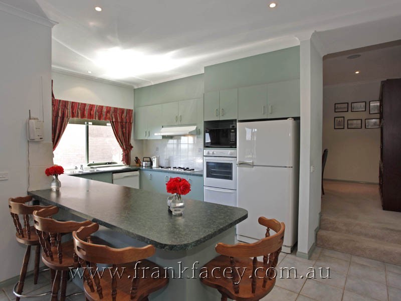 5 Renwarl Close, Berwick VIC 3806