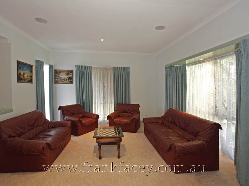 5 Renwarl Close, Berwick VIC 3806