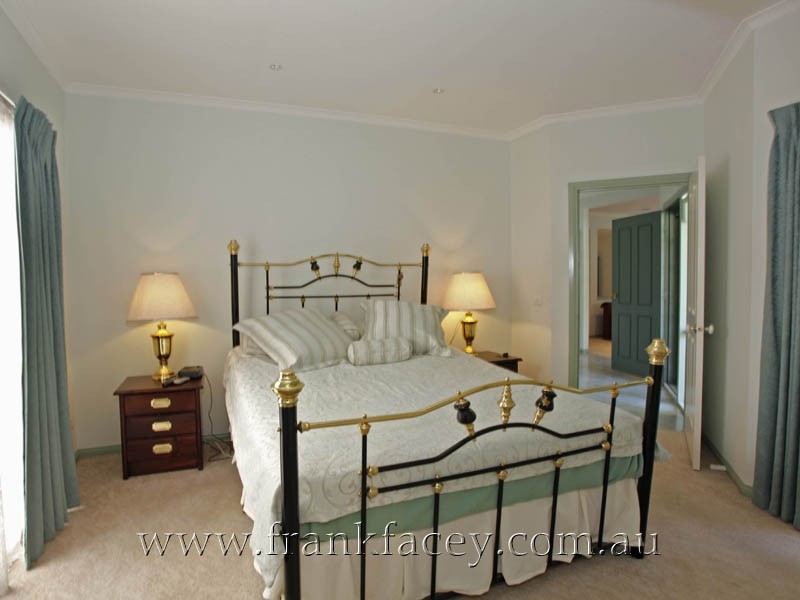 5 Renwarl Close, Berwick VIC 3806