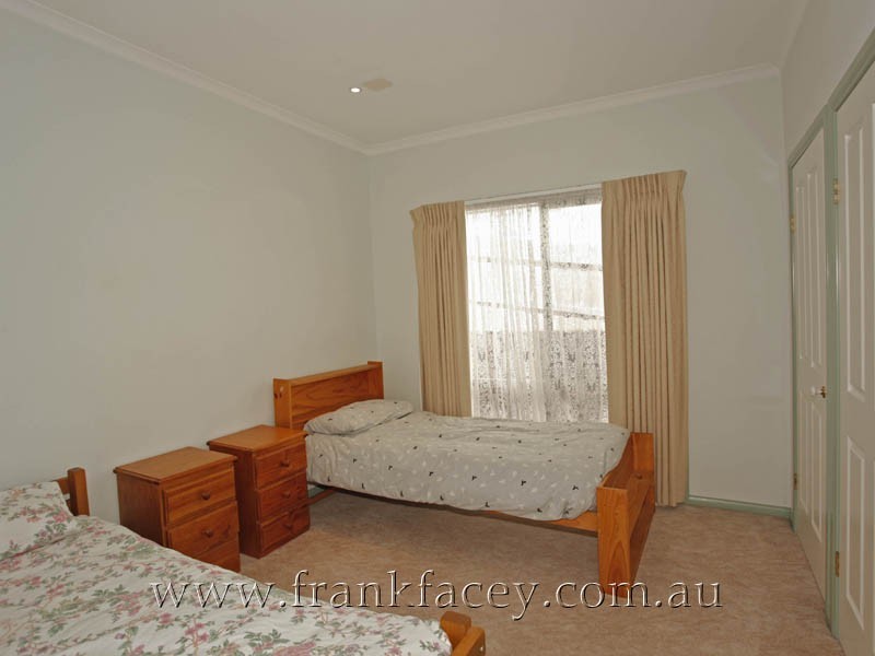 5 Renwarl Close, Berwick VIC 3806