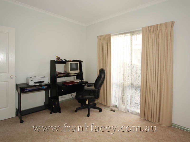 5 Renwarl Close, Berwick VIC 3806