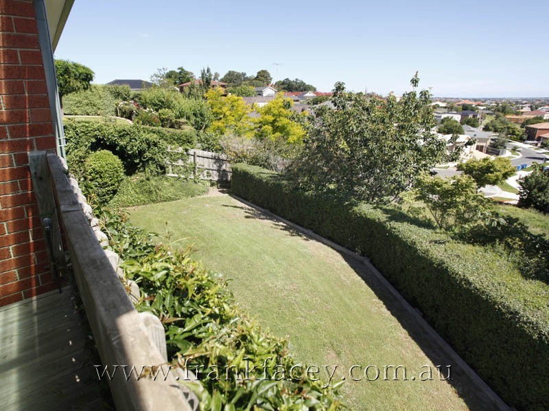 5 Renwarl Close, Berwick VIC 3806