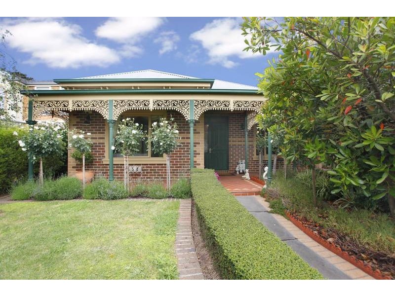 11 Valda Close, Berwick VIC 3806