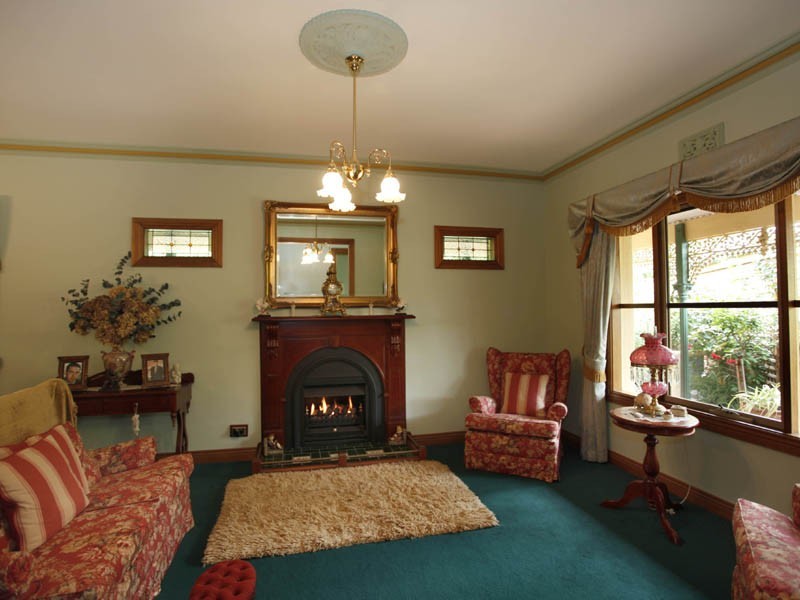 11 Valda Close, Berwick VIC 3806