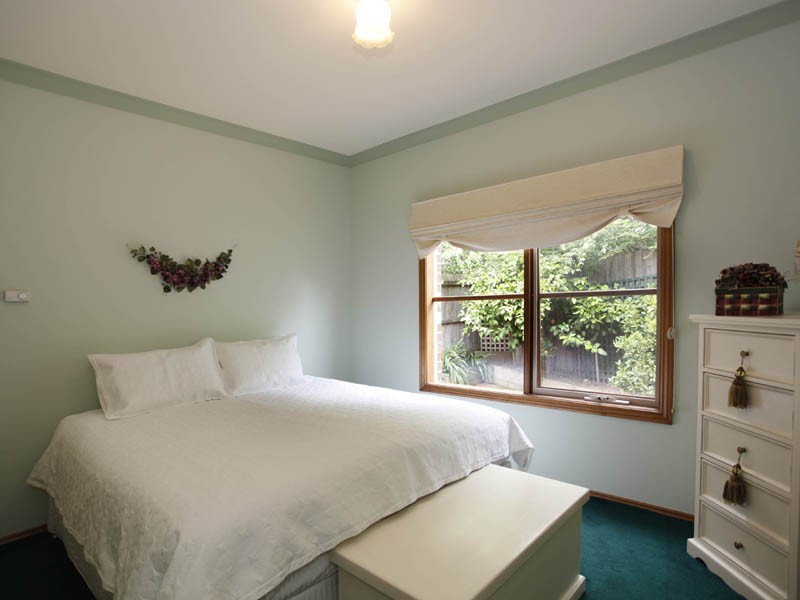 11 Valda Close, Berwick VIC 3806