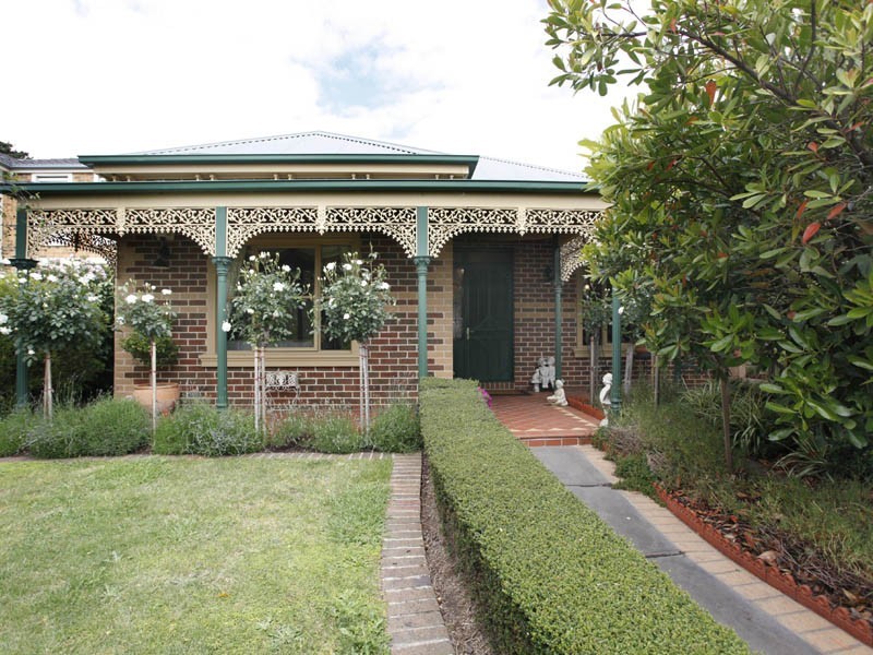 11 Valda Close, Berwick VIC 3806