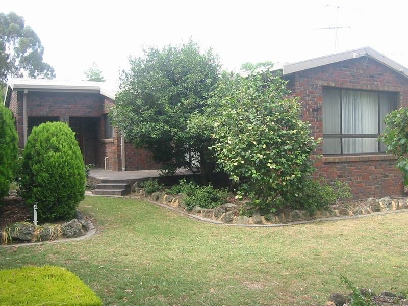 269 Princes Highway, Officer VIC 3809