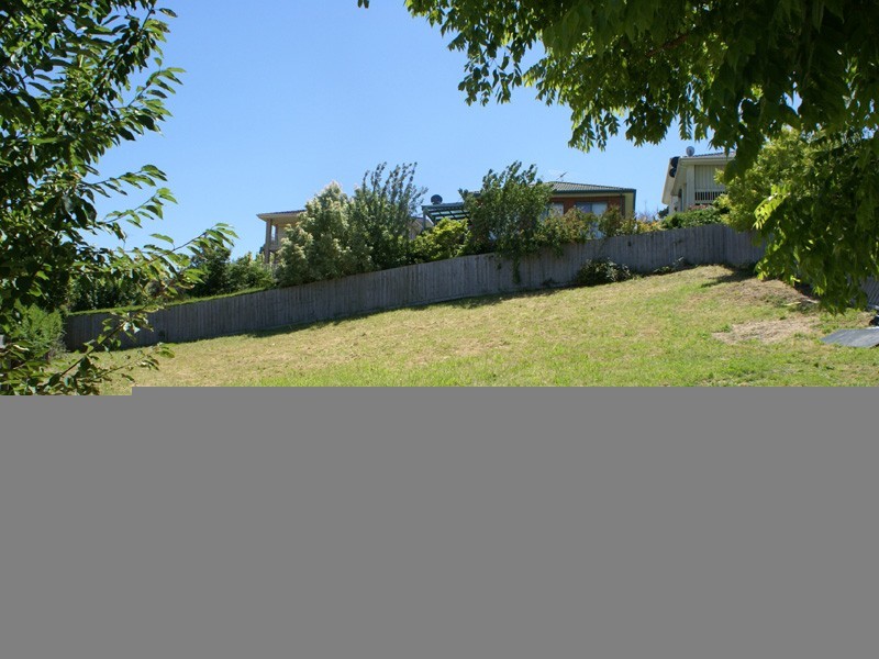 8 Jomary Court, Berwick VIC 3806