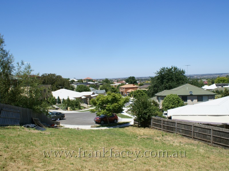 8 Jomary Court, Berwick VIC 3806