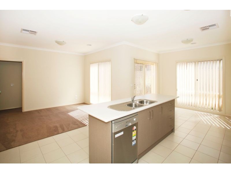 20 Lagoon Row, Officer VIC 3809