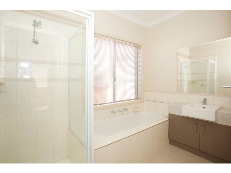 20 Lagoon Row, Officer VIC 3809