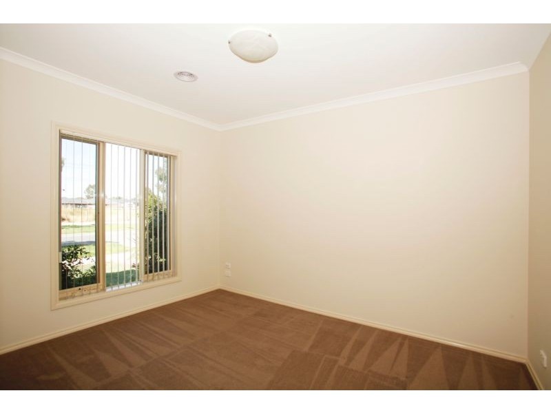 20 Lagoon Row, Officer VIC 3809