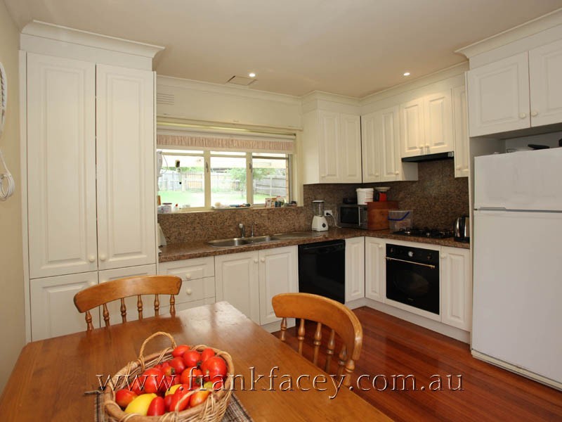 18 Peel Street, Berwick VIC 3806