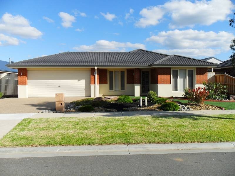9 Ben Hall Street, Cranbourne East VIC 3977